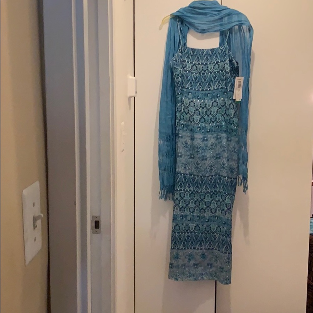 Dress - Picture 2 of 4